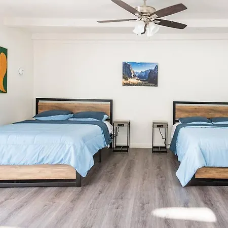 Modern Lakehouse Sleeps 20 Hot Tub/Games/Fire Pit
